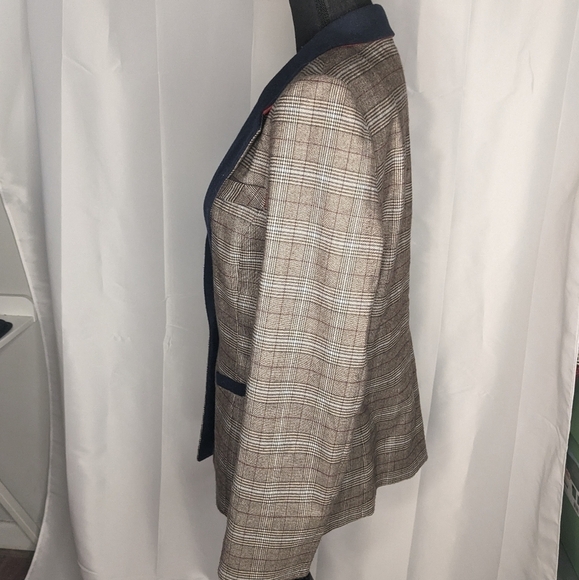 Daniel Cremieux Plaid Blazer with Navy Accents - Picture 3 of 12